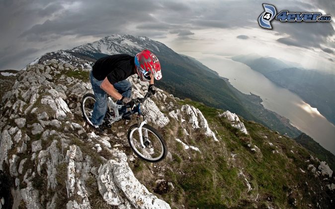 extreme-biker,-mountainbiking,-mountains-167476.jpg